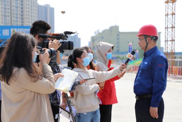 中央媒體采訪團(tuán)聚焦水電八局岳陽東風(fēng)湖治理工程