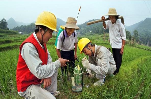 國(guó)網(wǎng)湘潭供電公司：進(jìn)村入戶解民憂 精準(zhǔn)扶貧暖人心　　