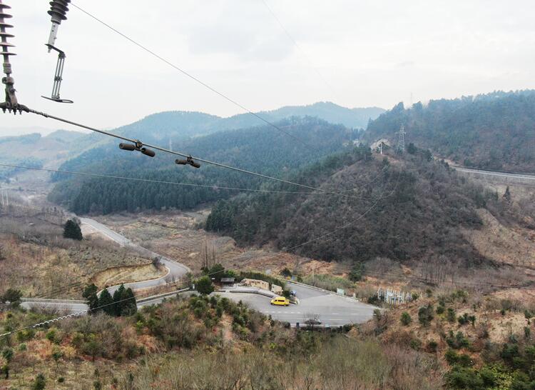 余姚供電輸電運檢班：無人機(jī)護(hù)航“三跨”線路特巡