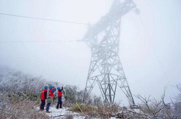 國網(wǎng)江西電力公司搶修受損線路 特巡特護電力設備