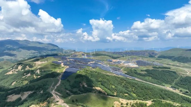 首批風(fēng)光大基地：海壩、小羊窩光伏項(xiàng)目正式投產(chǎn)發(fā)電