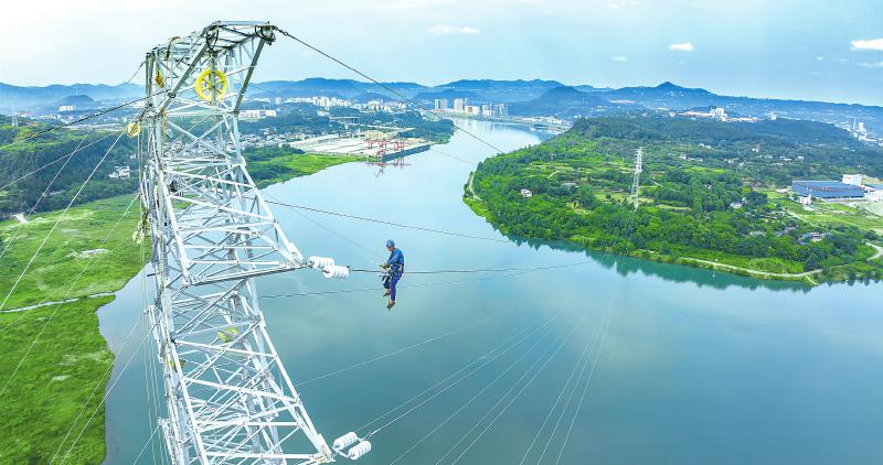 直面雙重考驗 保供全力以赴 四川電網迎峰度夏保供進行時