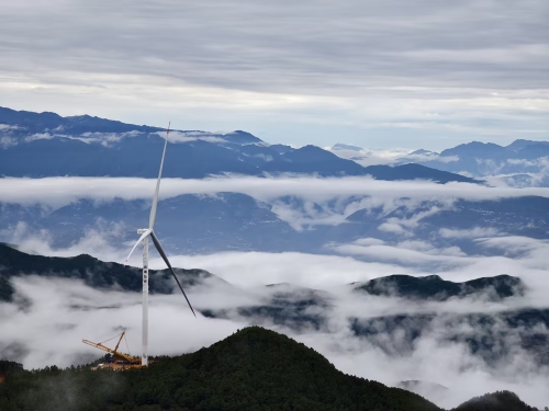 云南會澤金鐘風(fēng)電場二期項(xiàng)目首批機(jī)組成功并網(wǎng)