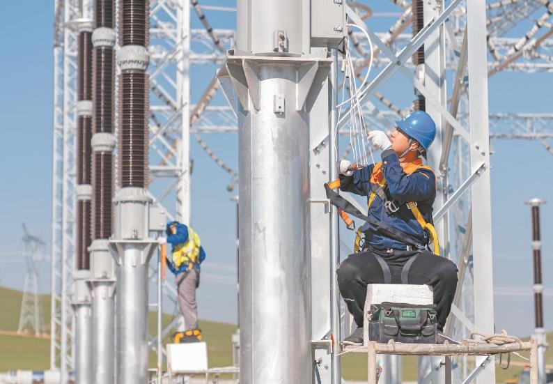 蒙東錫盟江蘇能源烏拉蓋電廠、華電白音華金山電廠500千伏送出工程全線貫通