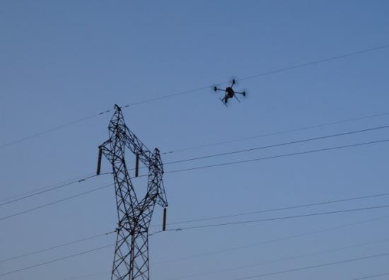 實(shí)現(xiàn)電力智能巡檢、帶電水沖洗、架空輸電線路無人機(jī)巡檢